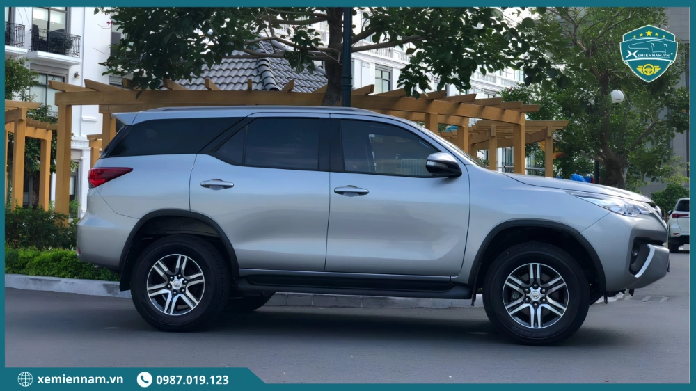 thuê xe 7 chỗ uy tín