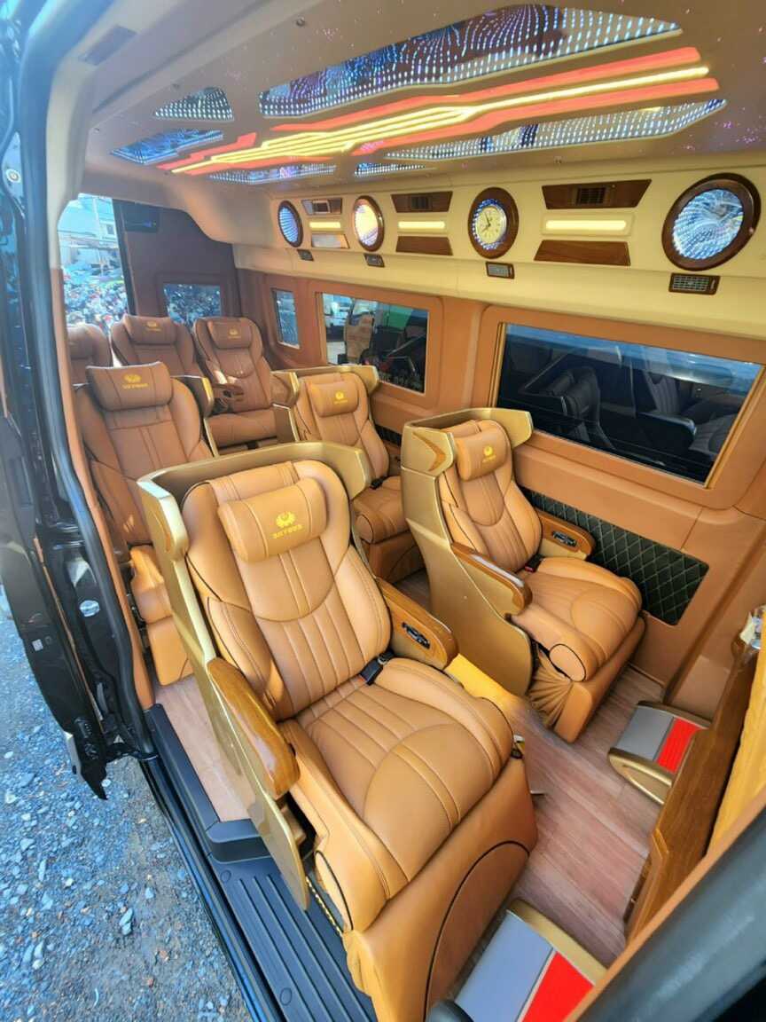 thuê xe 9 chỗ limousine