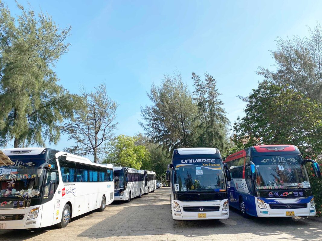 thuê xe đi kdl làng tre việt