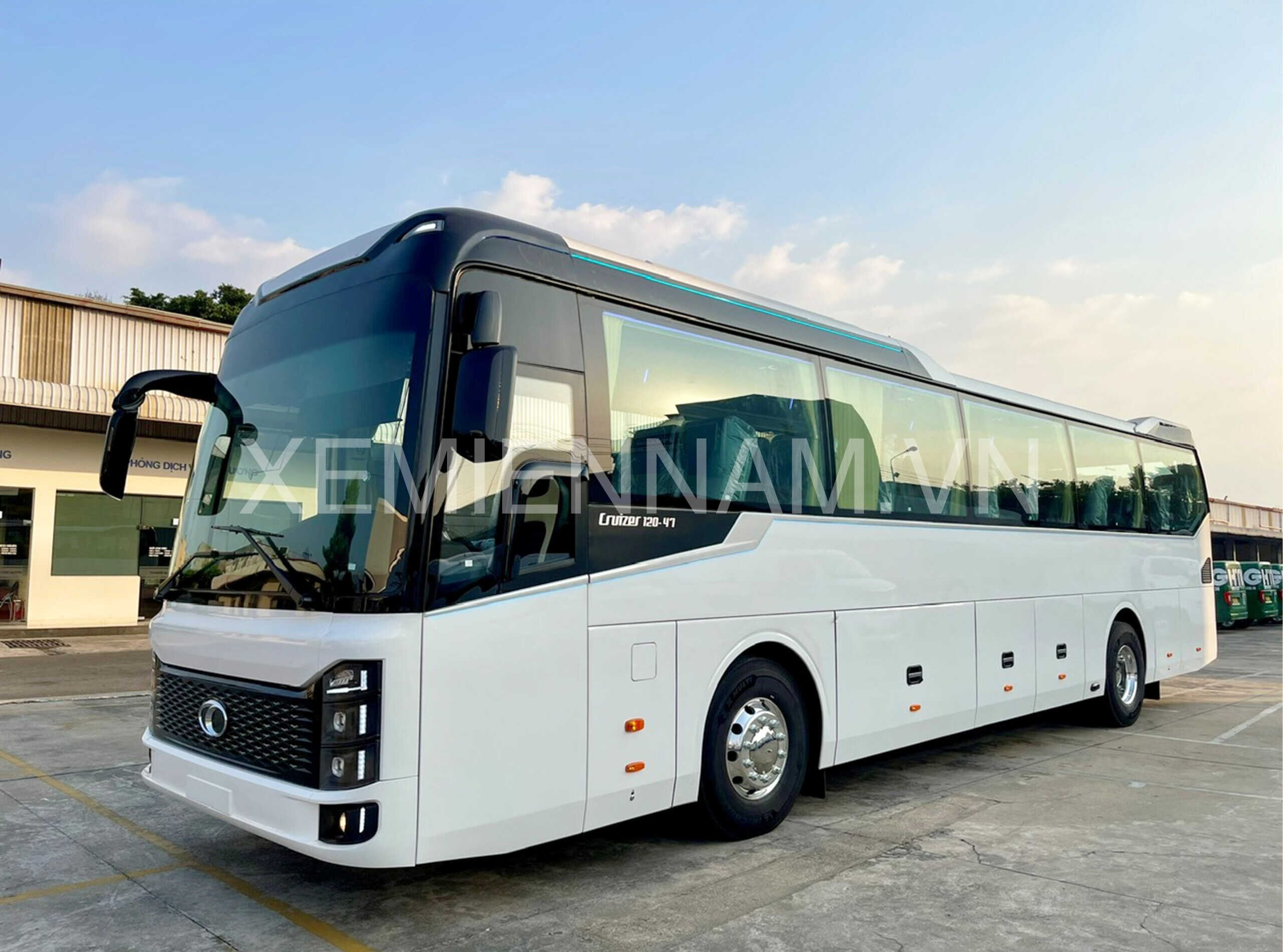 Thaco Cruiser 45 chỗ bản đủ