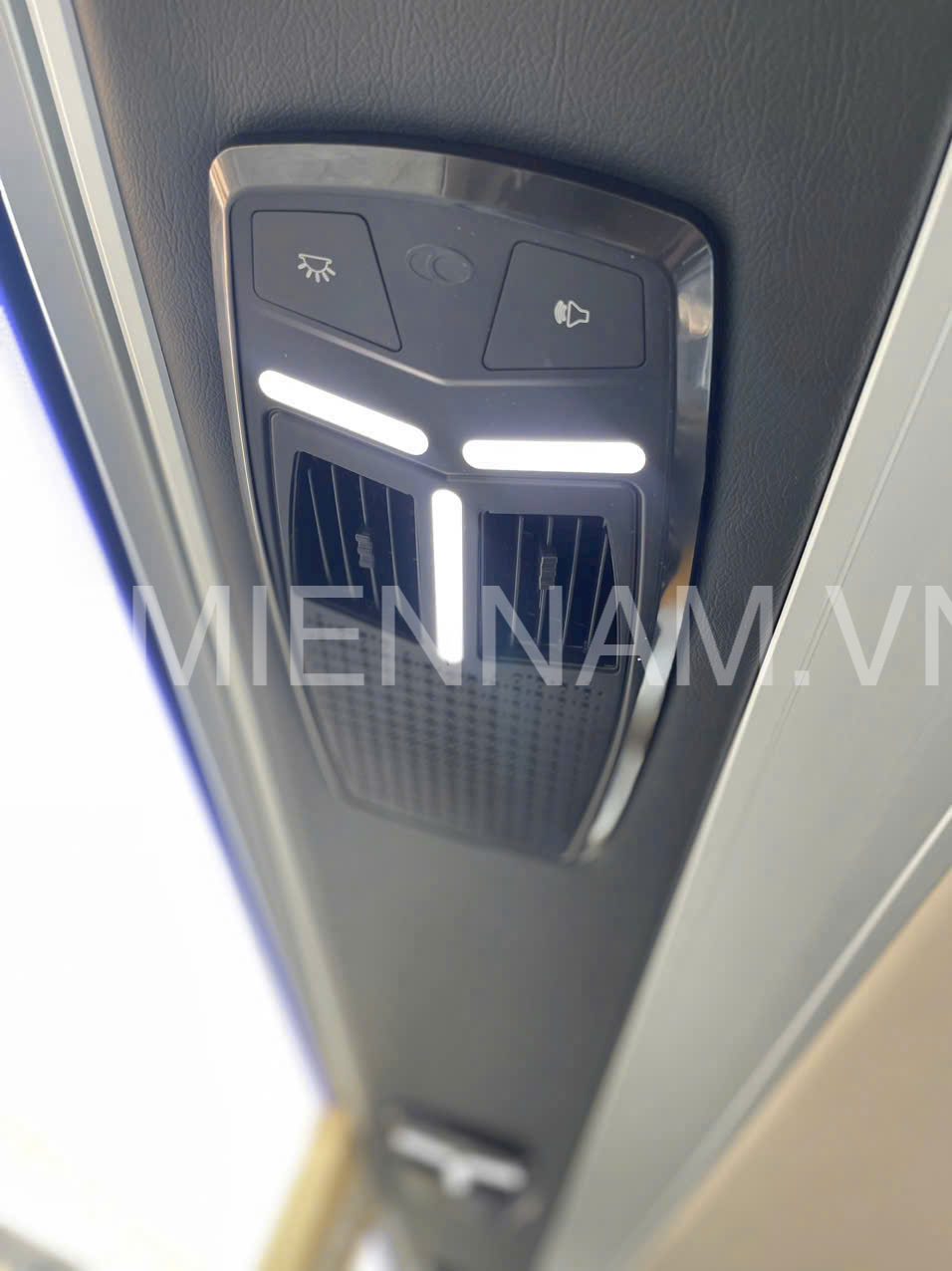 đèn đọc sách xe thaco cruizer 120S