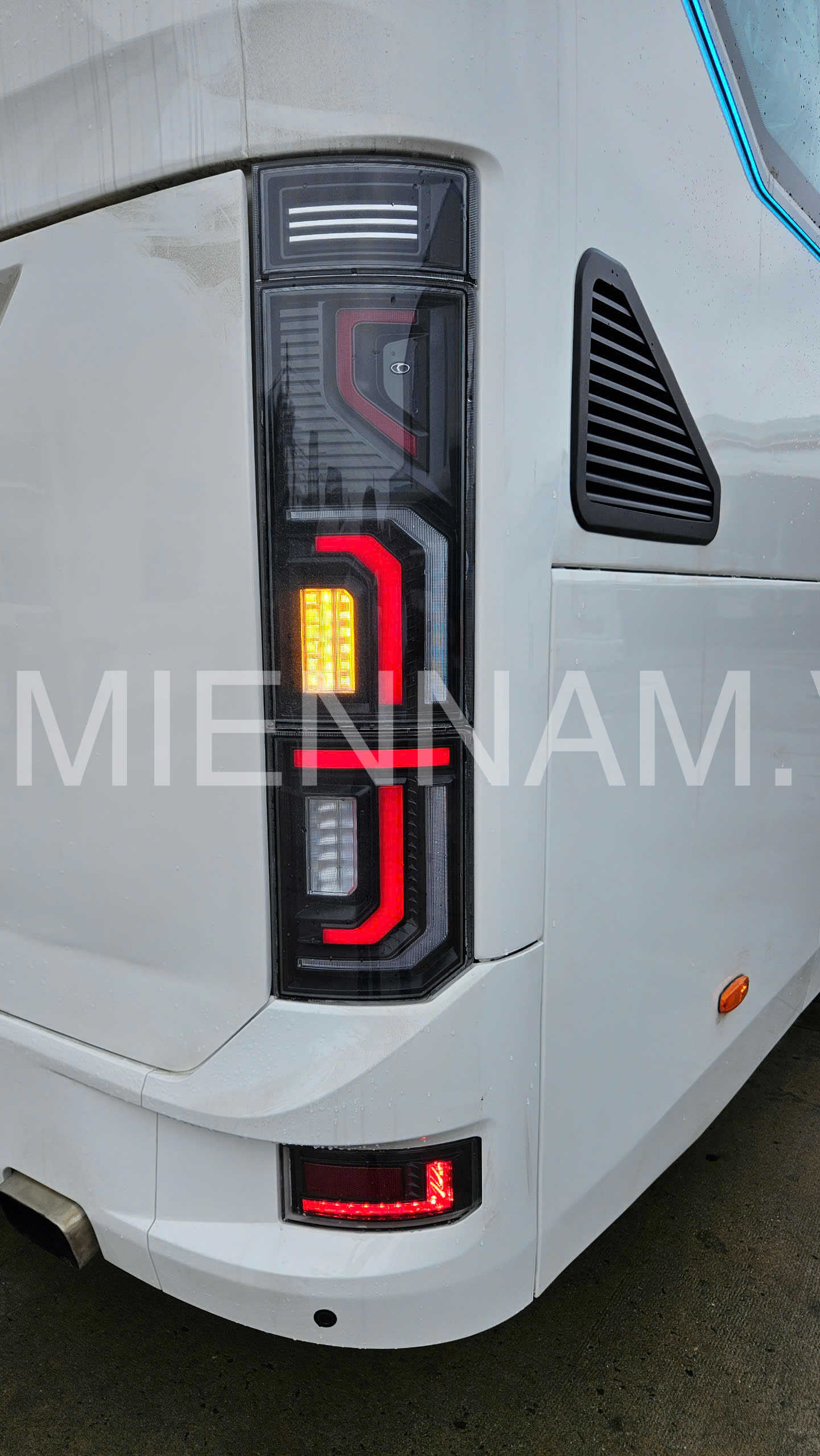 đèn hậu xe Thaco Cruiser 45 chỗ