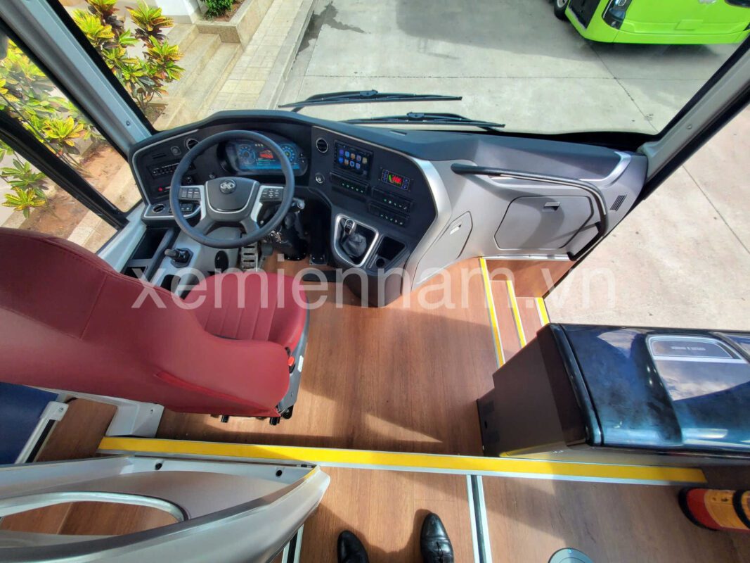 khoang lái xe kim long 29 chỗ
